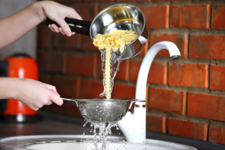 Can you pour boiling water into a composite sink?