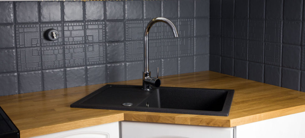 Do granite sinks stain easily?