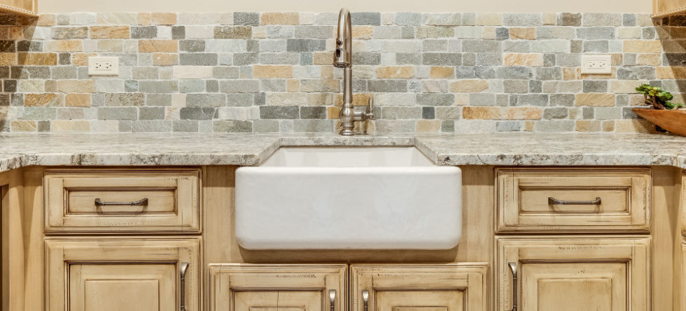 How much overhang should a farmhouse sink have?